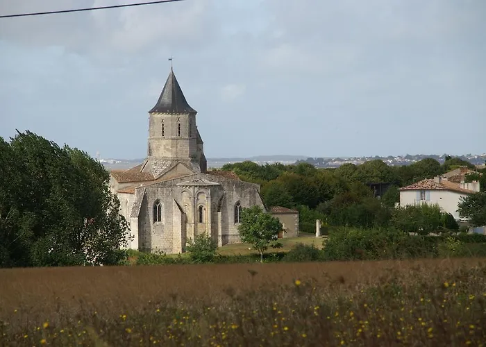 Holiday home Du Moulin De La Croix Arces-sur-Gironde